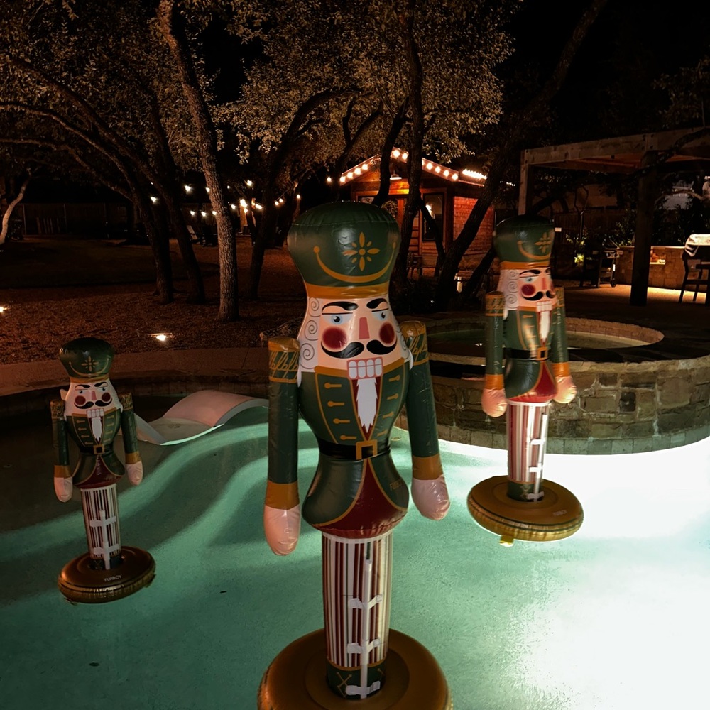 FUNBOY Gold Inflatable Nutcracker - Picture 2 of 2